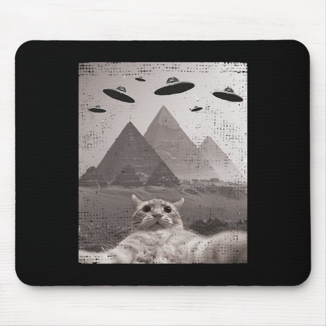 Kat Ufo Meme - luddig kattselfie med UFOS Musmatta (Framsidan)