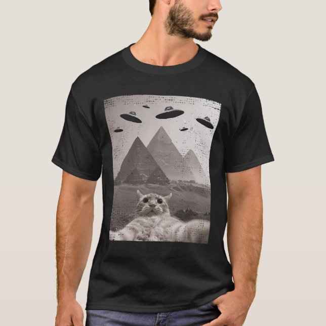 Kat Ufo Meme - luddig kattselfie med UFOS T Shirt (Framsida)