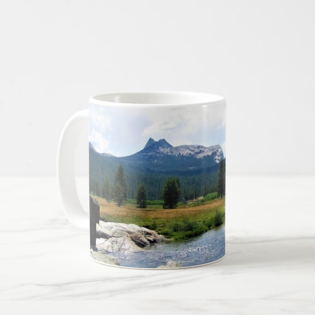 Katedraltopp i Tuolumne Meadows, Yosemite, CA Kaffemugg (Framsida vänster)