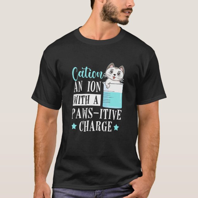 katjon med Tassar-laddningskemis T Shirt (Framsida)