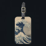 Katsushika Hokusai. Den Underbara vågen av Kanagaw Bagagebricka<br><div class="desc">Katsushika Hokusai. Den Underbara vågen av Kanagawa. Den Underbara vågen utanför Kanagawa,  även känd som den Underbara vågen,  från serie 36 Views of Mount Fuji (Fugaku sanjūrokkei) Katsushika Hokusai,  1829-1833. Reproduktion av berömd av konstverk bilder på det offentliga området.</div>