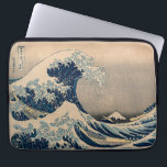 Katsushika Hokusai. Den Underbara vågen av Kanagaw Laptop Fodral<br><div class="desc">Katsushika Hokusai. Den Underbara vågen av Kanagawa. Den Underbara vågen utanför Kanagawa,  även känd som den Underbara vågen,  från serie 36 Views of Mount Fuji (Fugaku sanjūrokkei) Katsushika Hokusai,  1829-1833. Reproduktion av berömd av konstverk bilder på det offentliga området.</div>