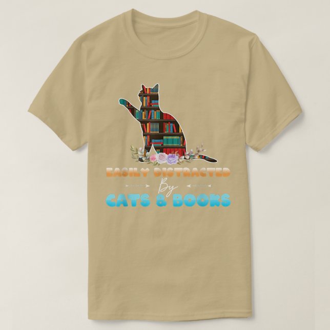 Katt & Bok Älskare är lätt uppdelat av Katter och  T Shirt (Design framsida)