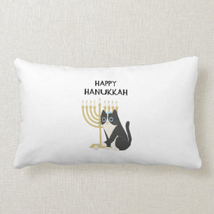 katt fira hanukkah och leka med en drömd lumbarkudde