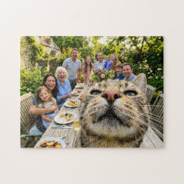 Katt fotobomber familjens trädgårdsmiddag pussel