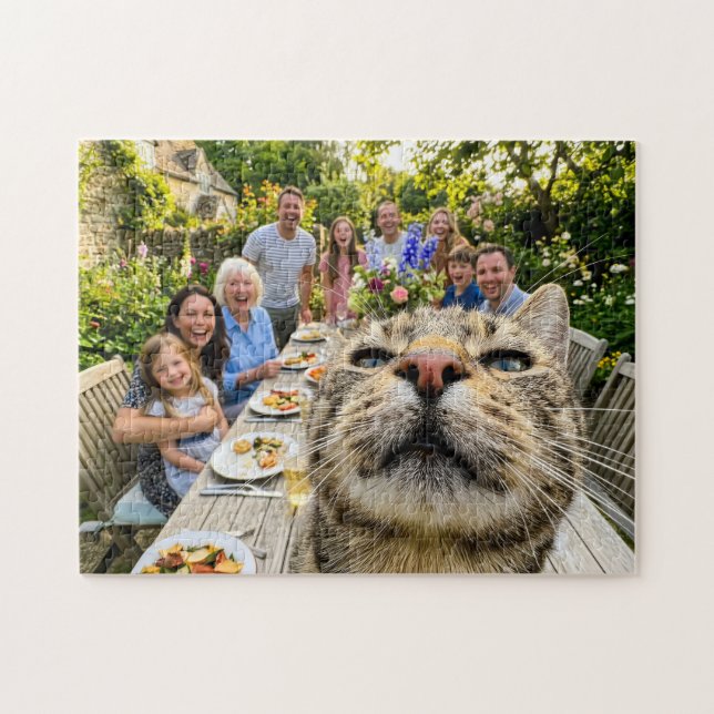 Katt fotobomber familjens trädgårdsmiddag pussel (Horisontell)