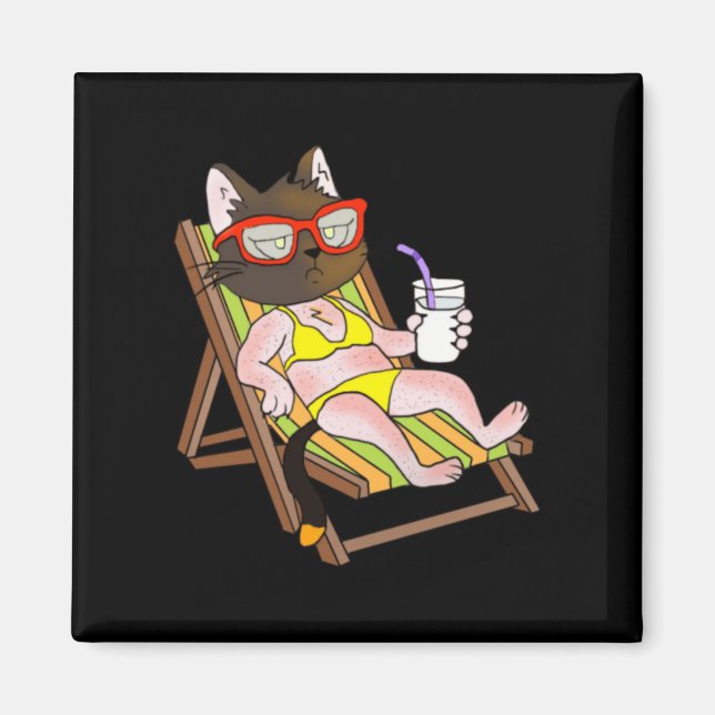 Katt i bikini på strandstol som dricker magnet (Framsidan)