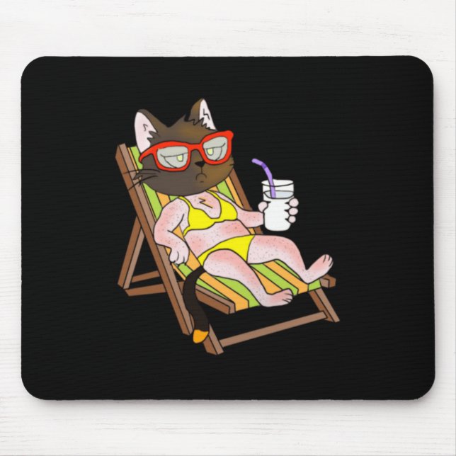 Katt i bikini på strandstol som dricker musmatta (Framsidan)