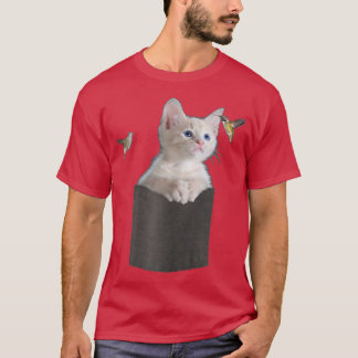 Katt i Pocket Staring vid Hummingbird Blue Öga Wh T Shirt