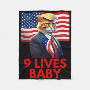 Katt i svit med Trump-hår Amerikansk flagga Nine L Fleecefilt