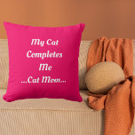 Katt mamma mitt katt fyller mig med Cute Funny Mod Kudde<br><div class="desc">Visa din kärlek med "Katt mamma min katt fullbordar mig Cute Funny Modern Pink Throw Pillow Pillow." Den här fina och stiliga kudden är perfekt för kattälskare, vilket ger dig en gnutta humor och värme i ditt hem. Skaffa dig och slunga upp dig! Använda verktyg för att anpassa ditt unika...</div>