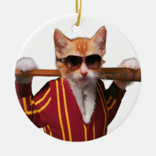 Katt med baseball fladdermus julgransprydnad keramik