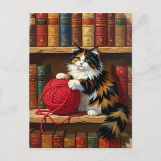 Katt med flera färger som leker med garn på en bok vykort