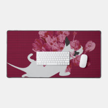 Katt med kanteringsblommor