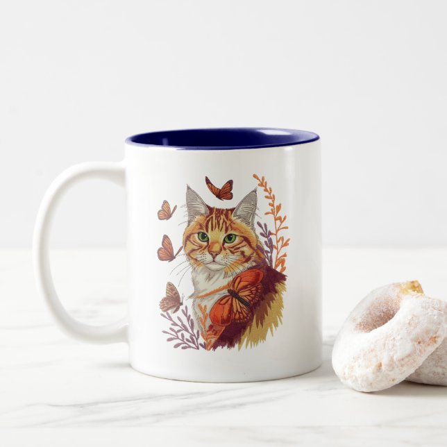Katt med Monarch Butterflies Två-Tonad Mugg (Med munk)