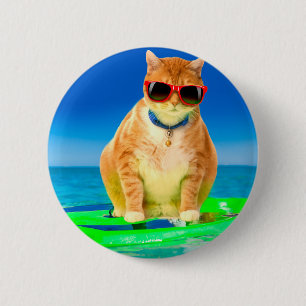 Katt med solglasögon som surfar i havet knapp
