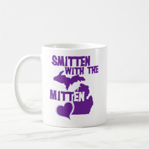 Katt med ullullen kaffemugg