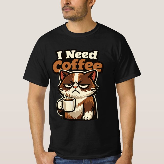 KATT MEME ”JAG BEHÖVER KAFFE” T SHIRT (Framsida)