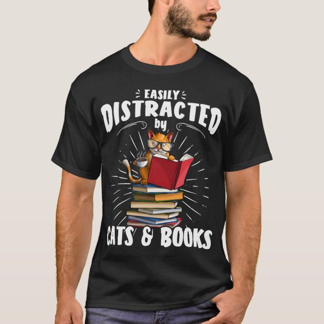 Katt och Bokar har lätt att distrahera från katt-  T Shirt (Framsida)