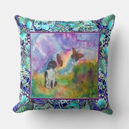 Katt och dekorativ kudde för monarker (bevingad