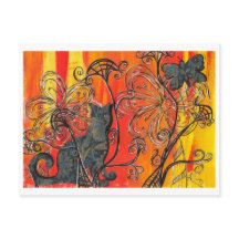 Katt och fjäril bland blommor