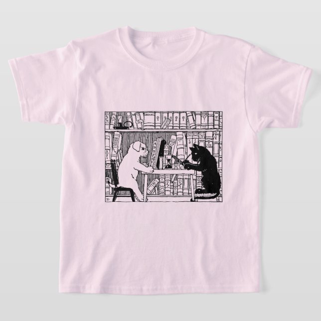 Katt och Hund i Bibliotek Tee Shirt (Laydown)