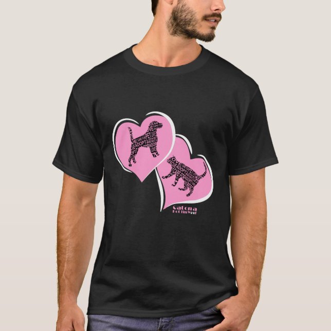 Katt och Hund Silhouettes i Rosa Hearts - på svart T Shirt (Framsida)