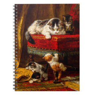 Katt och kattungar som leker med stol anteckningsbok