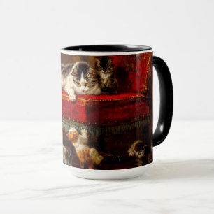 Katt och kattungar som leker med stol mugg