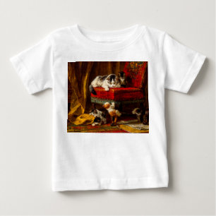 Katt och kattungar som leker med stol t shirt
