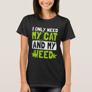 Katt Ogräs behöver bara min katt- och Ogräs-gåva T Shirt