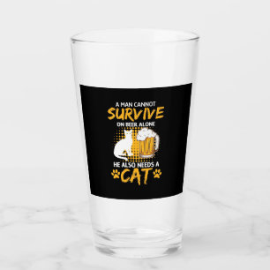 Katt över en man med öl och katt glaskopp