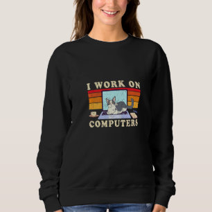 Katt på dator jag arbetar med datorer t shirt