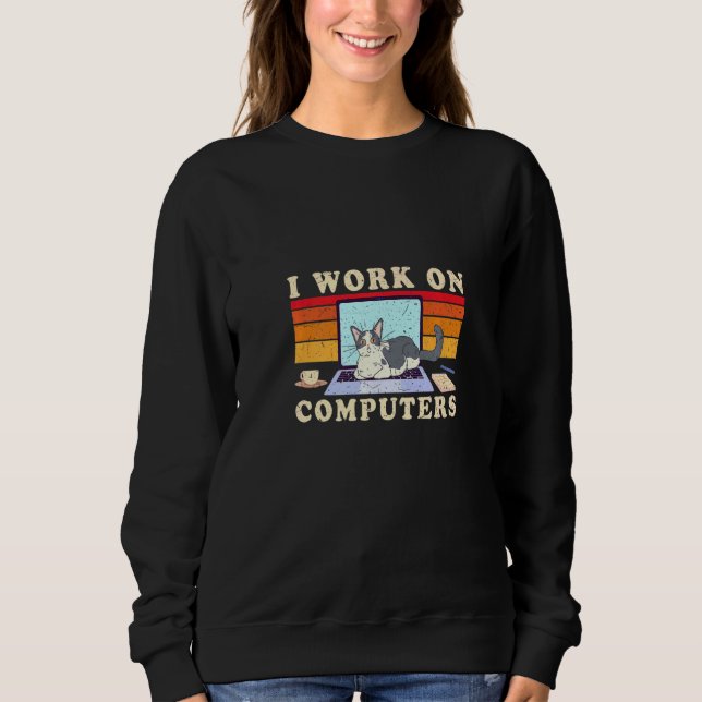 Katt på dator jag arbetar med datorer t shirt (Framsida)