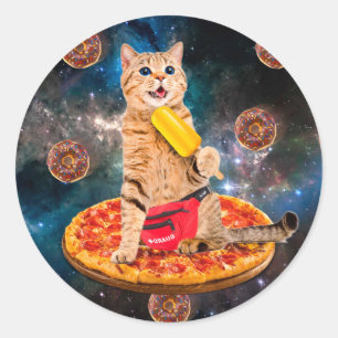 Katt på en pizza som äter is ensam runt klistermärke