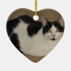 Katt på en soffa julgransprydnad keramik