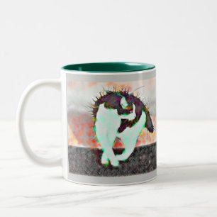 Katt på ett varmt tintak vid eLiN Två-Tonad Mugg