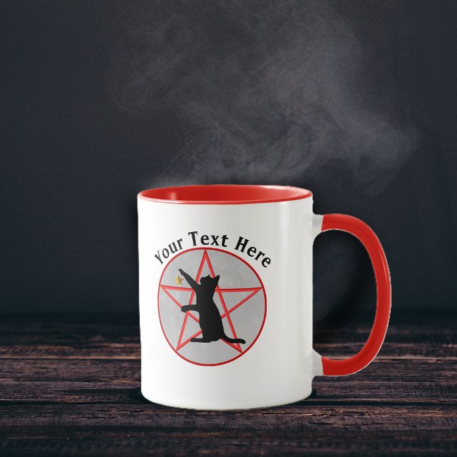 Katt på Pentagram Grått i cirkel Mugg (Halloween black cat on red pentagram in circle on grey with gold star on coffee or tea mug.)