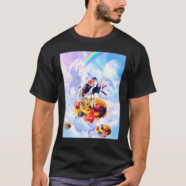 Katt Ridande Ko På Moln Och Våfflor T Shirt (Framsida)