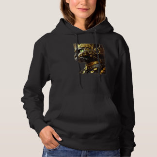 Katt riddare iförd svart guldbroderad rustning t shirt