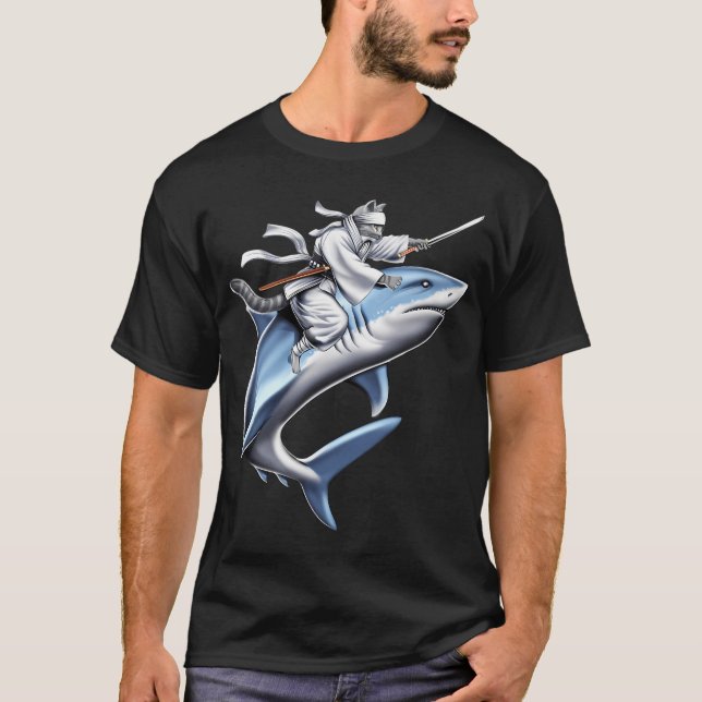 Katt Samuraj Ninja Ridande Haj T Shirt (Framsida)