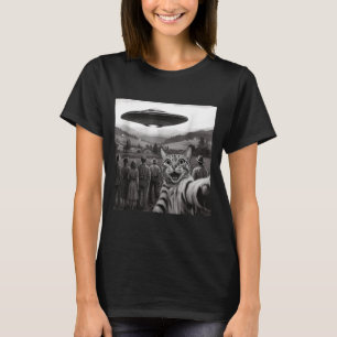 Katt Selfie Människor som tittar på en Alien Rolig T Shirt