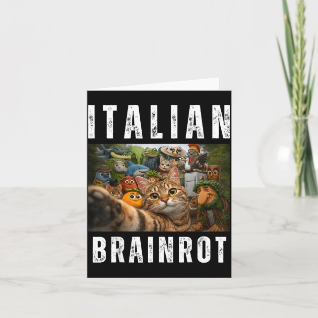 Katt-selfie med rolig italiensk brainrot-meme kort (Framsida)