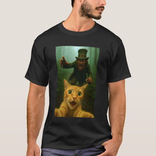 Katt Selfie Springande från Leprechaun St. Patrick T Shirt (Framsida)