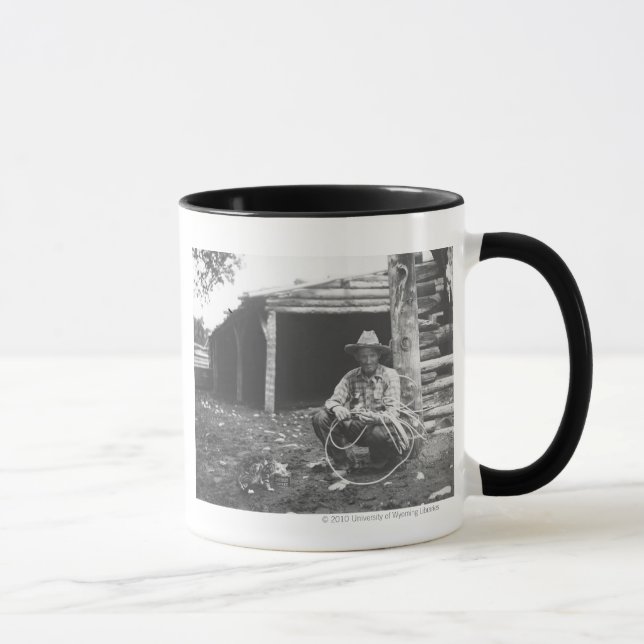 Katt som äter ut ur en kaffecan mugg (Höger)