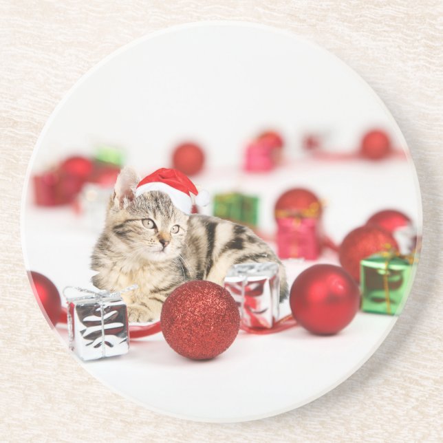 Katt som bär röd tomtelubb julgransprydnad underlägg sandsten (Framsidan)