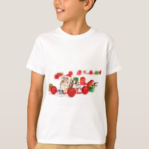 Katt som bär röd tomteluva julgransprydnad t-shirt