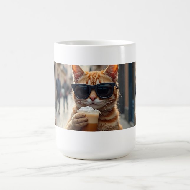 Katt som dricker kaffe på en gata kaffemugg (Center)