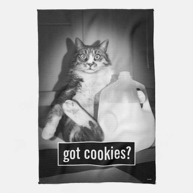 Katt som dricker Mjölk från sot Kökshandduk (Vertikal)