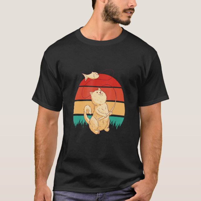 Katt som fiskar en fisk vid solnedgång t shirt (Framsida)